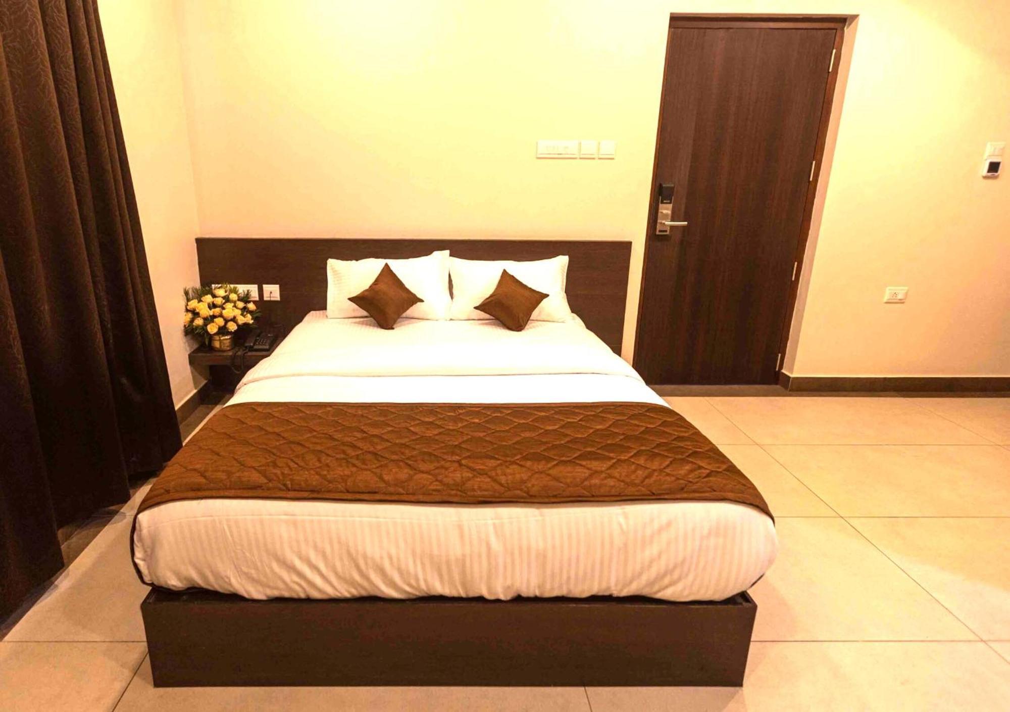 Hotel Pankaj Residency Guruvāyūr Buitenkant foto