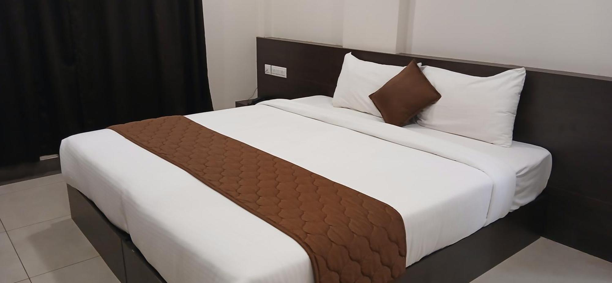 Hotel Pankaj Residency Guruvāyūr Buitenkant foto