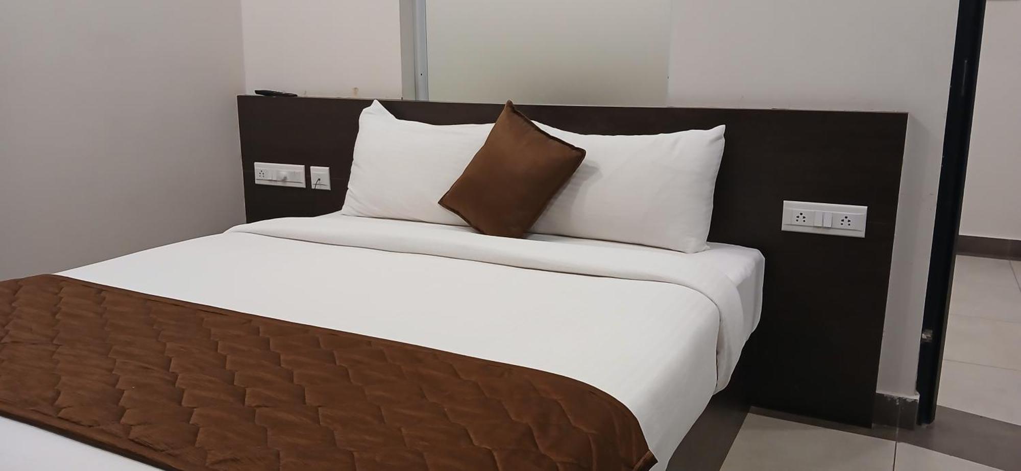 Hotel Pankaj Residency Guruvāyūr Buitenkant foto