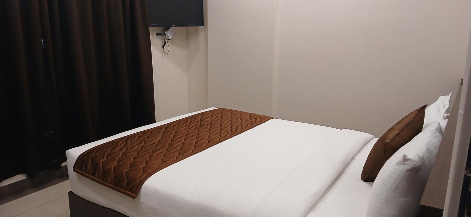 Hotel Pankaj Residency Guruvāyūr Buitenkant foto