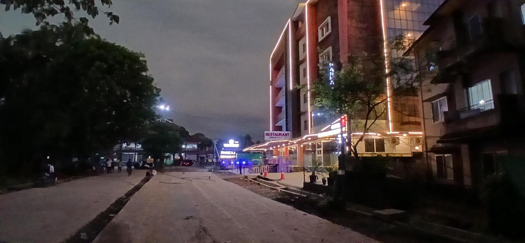 Hotel Pankaj Residency Guruvāyūr Buitenkant foto