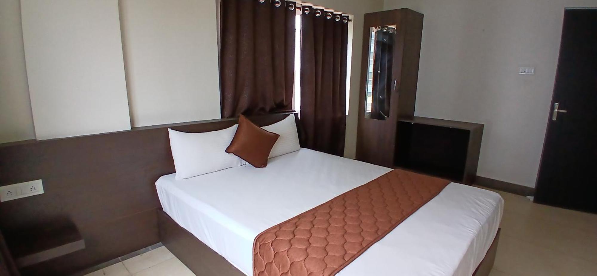 Hotel Pankaj Residency Guruvāyūr Buitenkant foto